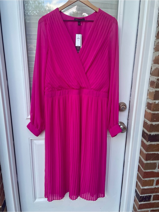 Banana Republic Dresses & Skirts - Banana Republic Fuchsia Pleated V-Neck Long Sleeve Dress